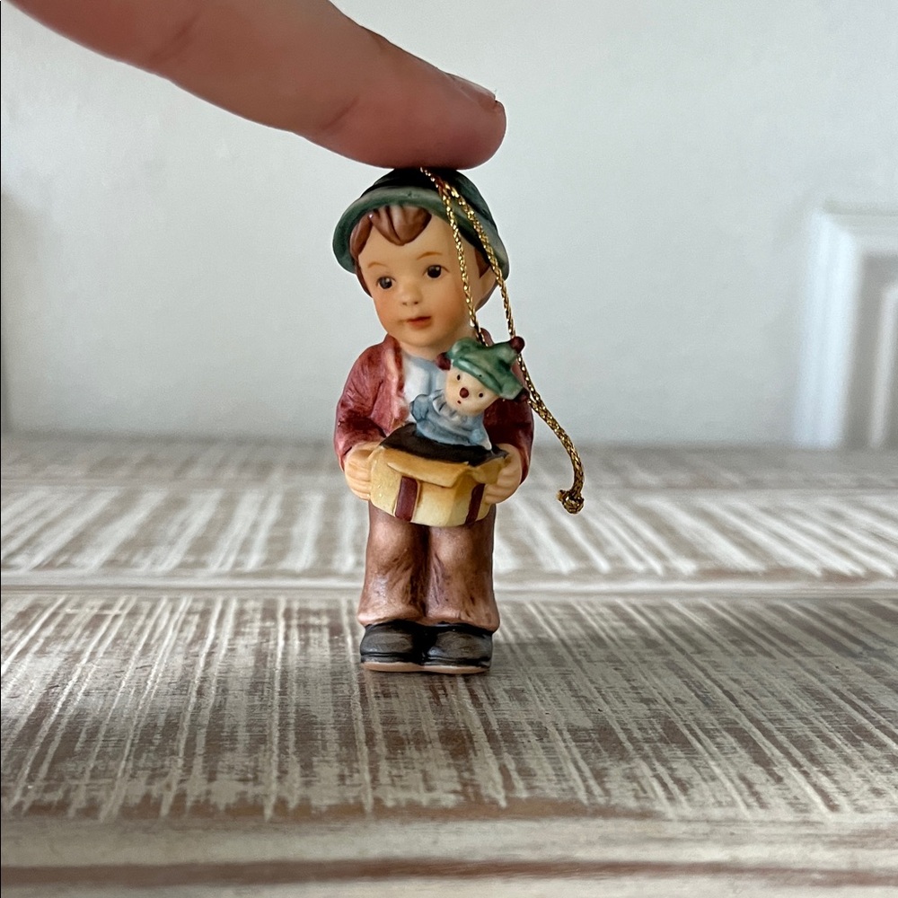 Vtg 1999 Goebel Berta Hummel Jolly Surprise Christmas Ornament Boy w/Jack in Box